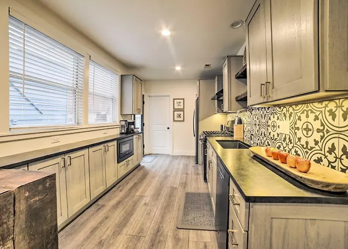Holiday home Home: Walkable Location! *